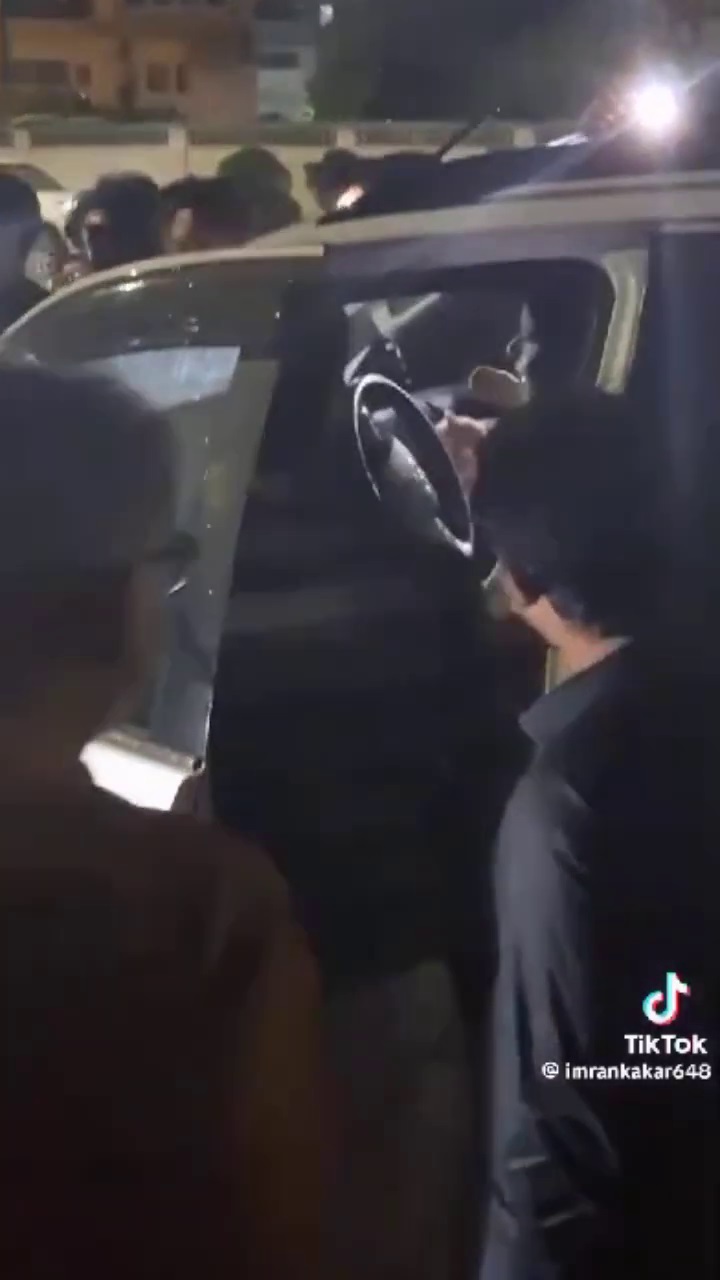 After The Car Accident in Karachi, Angeline Malik Was Surrounded by Mobs