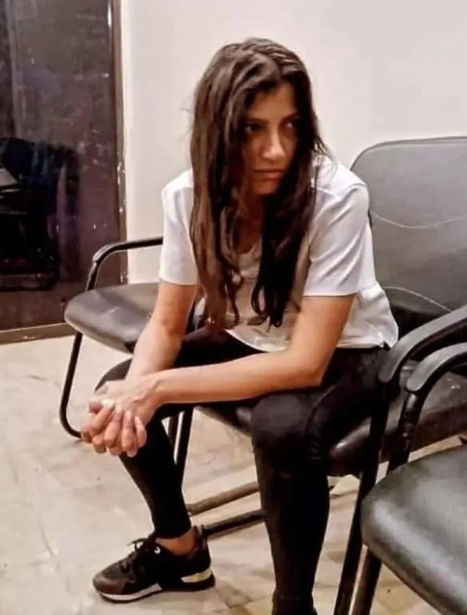After The Car Accident in Karachi, Angeline Malik Was Surrounded by Mobs