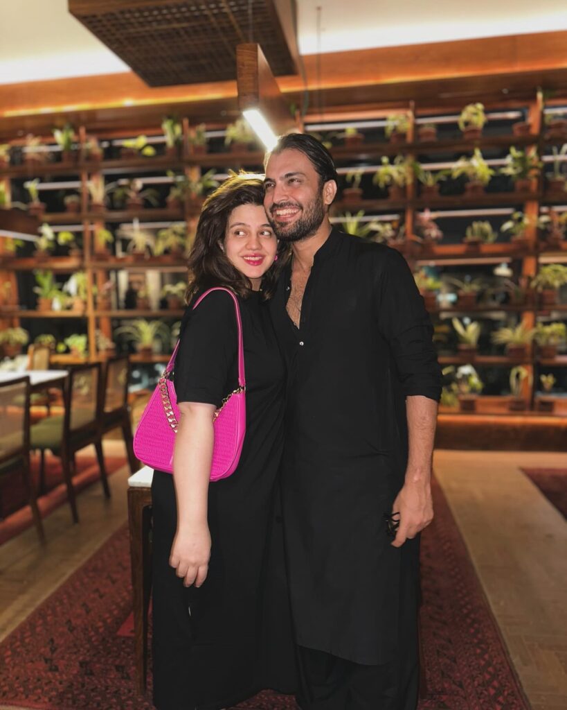 Why Does Zara Noor Abbas Not Show Her Daughter's Face to Fans (5)
