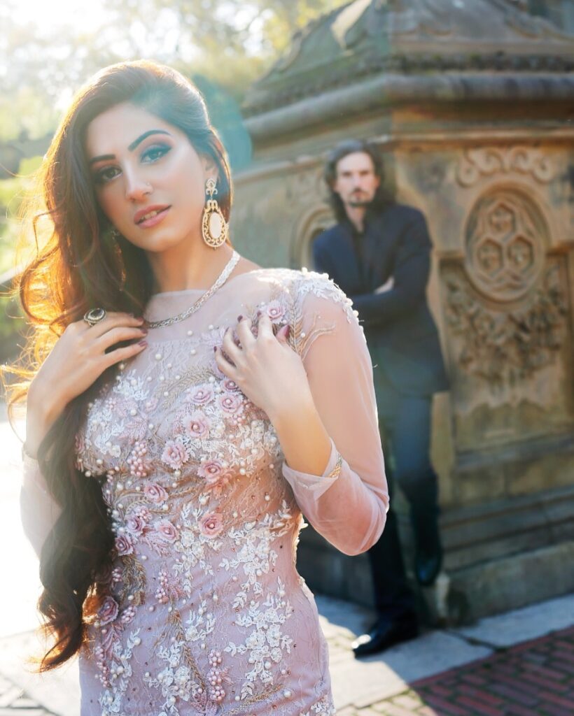 Beautiful Pictures & Video of Kabhi Main Kabhi Tum Fame Naeema Butt
