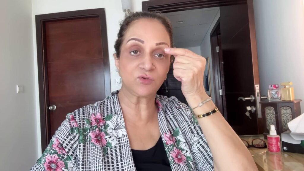 Bushra Ansari's Makeup Skills Are Blown Away by Foreign MUA