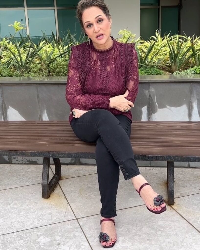 Bushra Ansari's Makeup Skills Are Blown Away by Foreign MUA