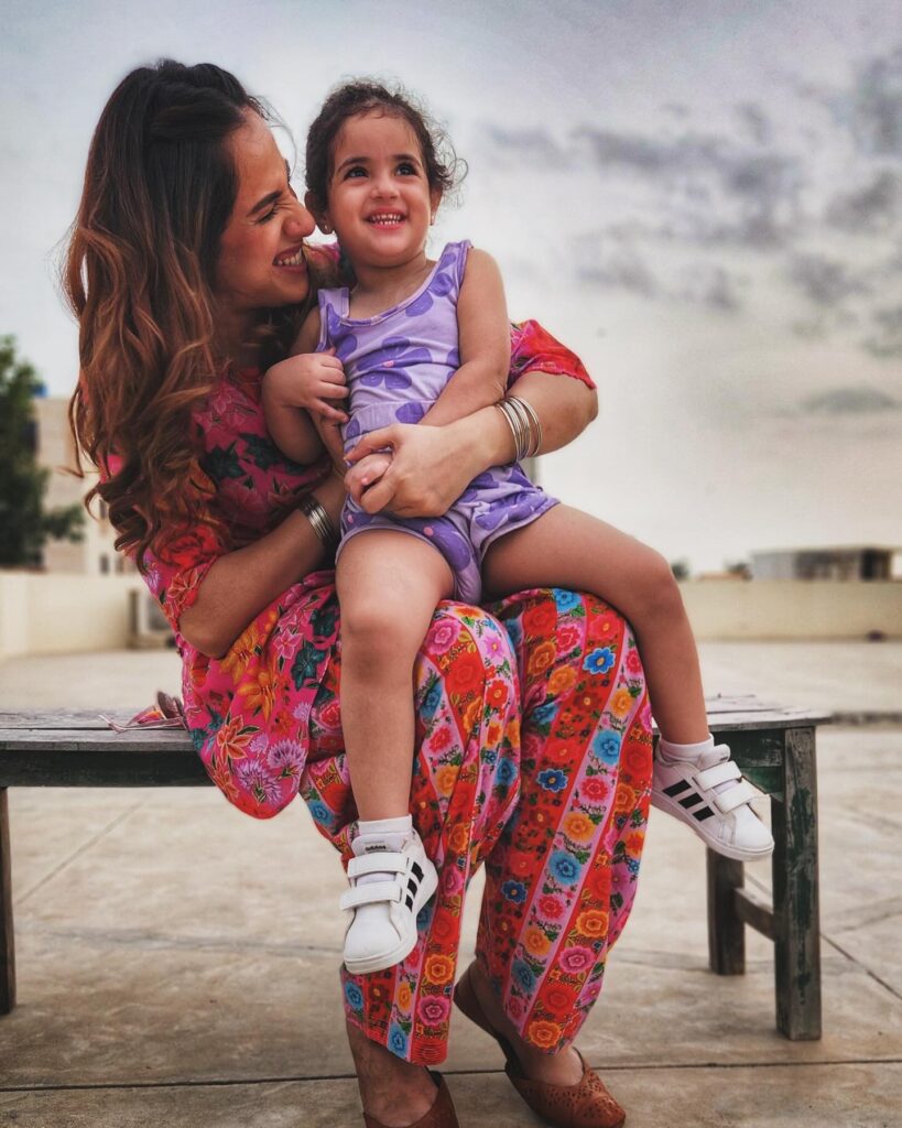 Faizan Sheikh’s Adorable Family Pictures & Video