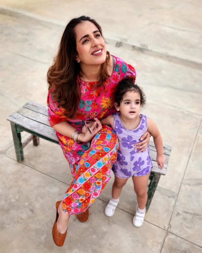 Faizan Sheikh’s Adorable Family Pictures & Video