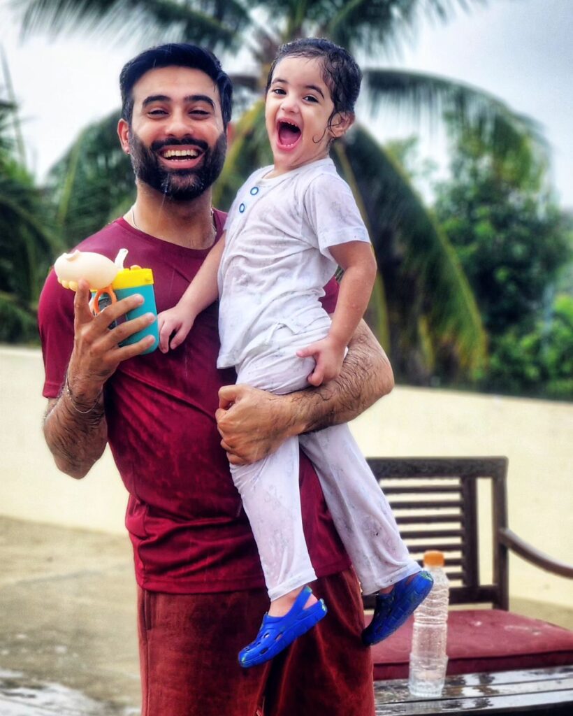 Faizan Sheikh’s Adorable Family Pictures & Video