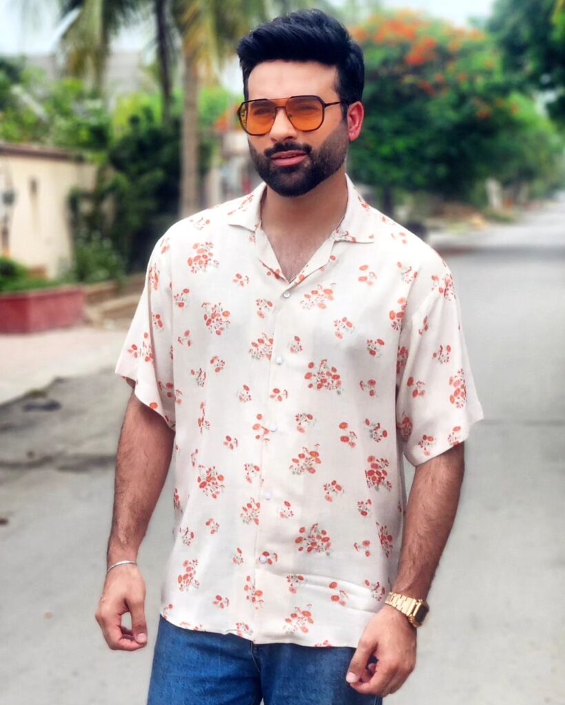 Faizan Sheikh’s Adorable Family Pictures & Video
