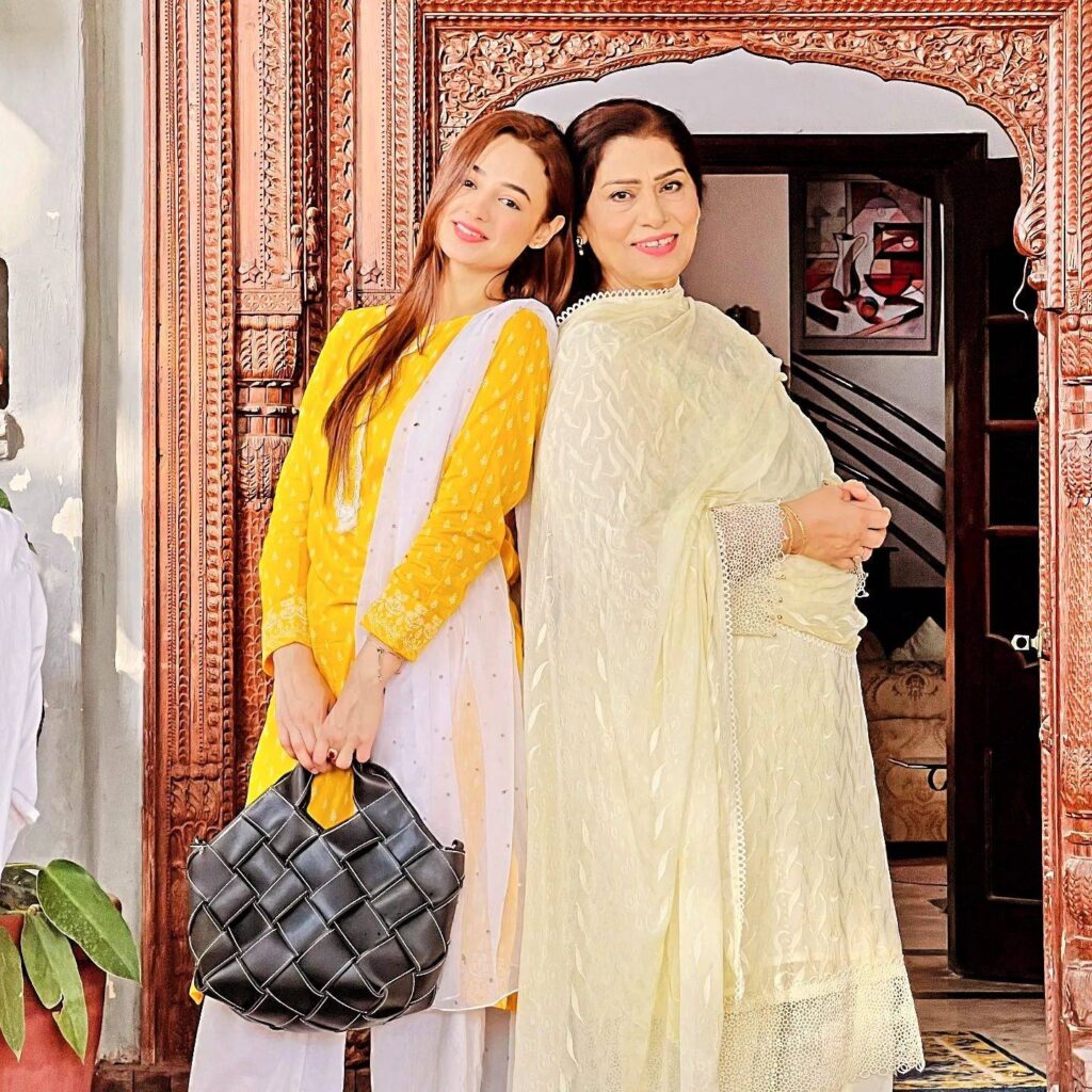 Ghazala Butt Cast of Woh Ziddi Si, Schedule & Timings