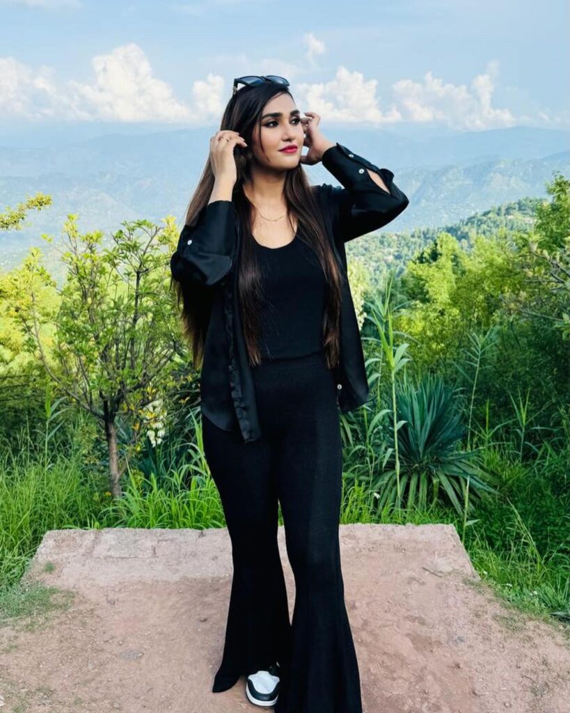 Gorgeous Family Pictures of Hassan Ali from Murree