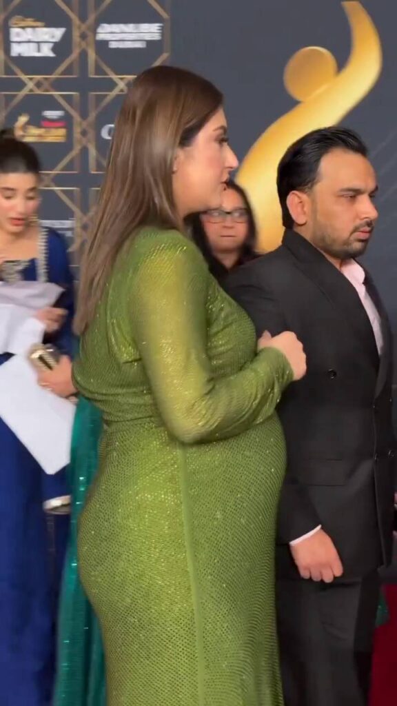 Heavily Criticism of Hiba Bukhari's Hum Awards Appearance