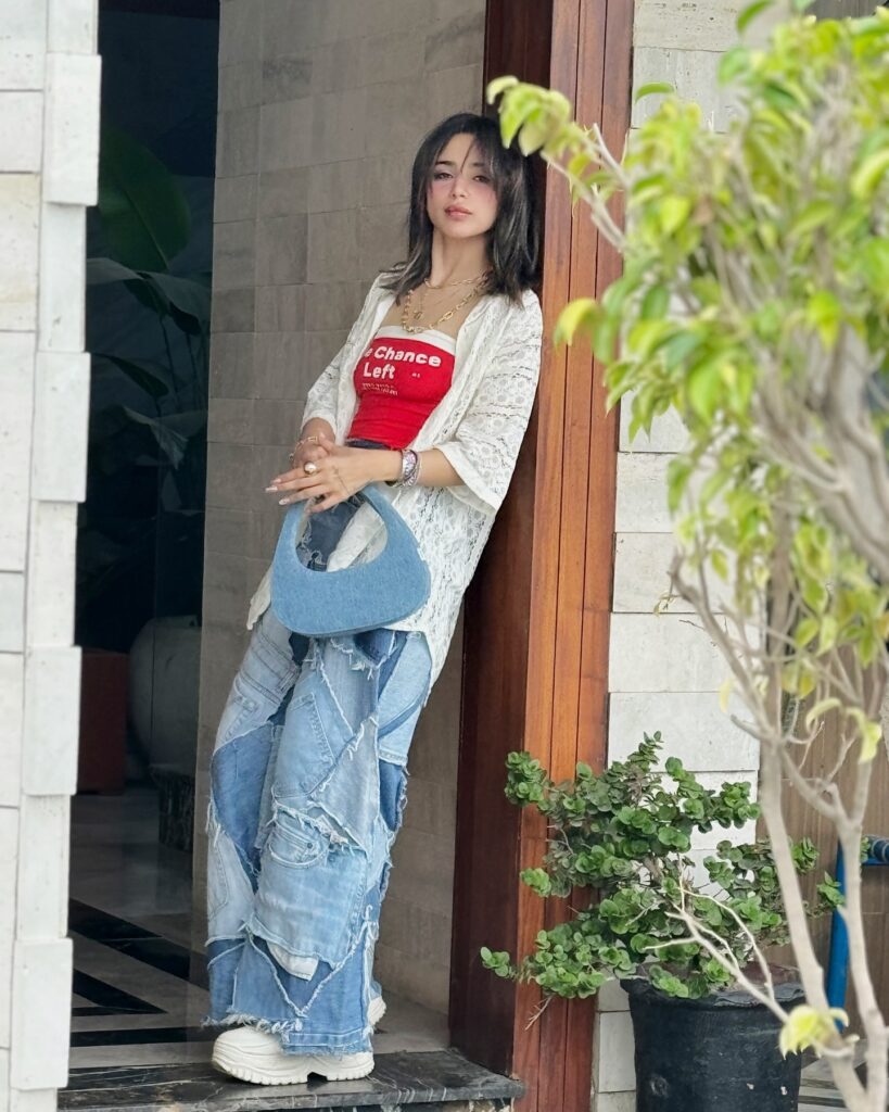 Latest Look of Aima Baig Does Not Impress Fans