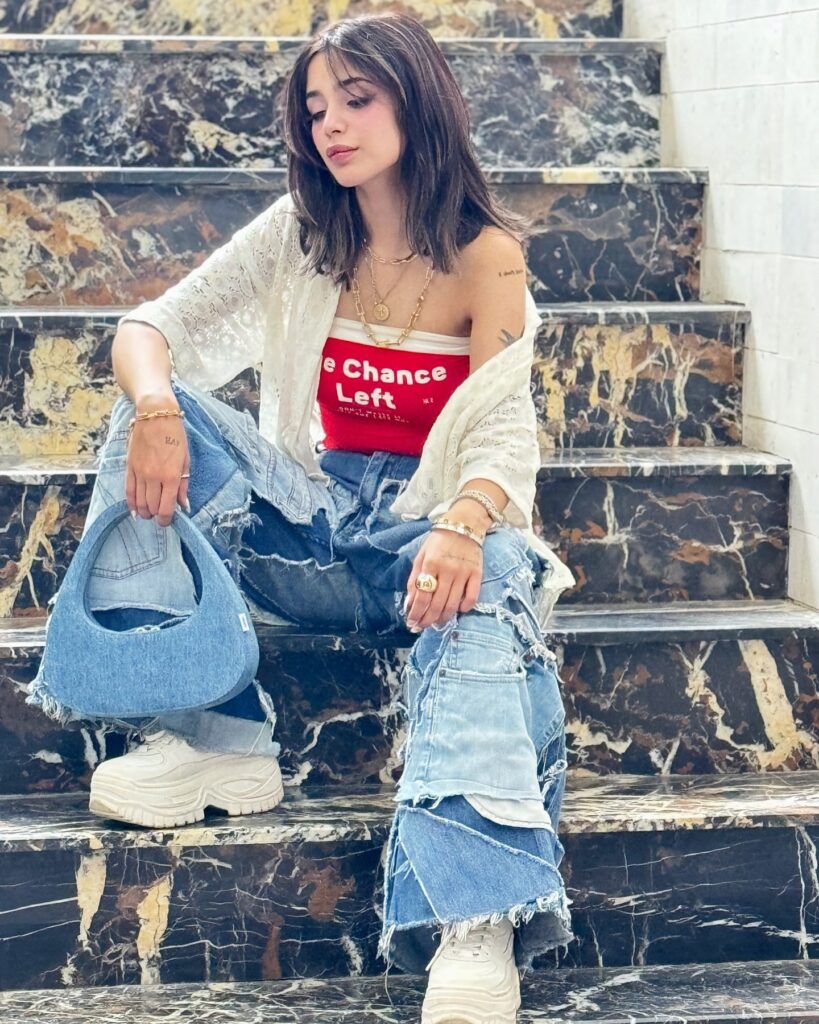 Latest Look of Aima Baig Does Not Impress Fans
