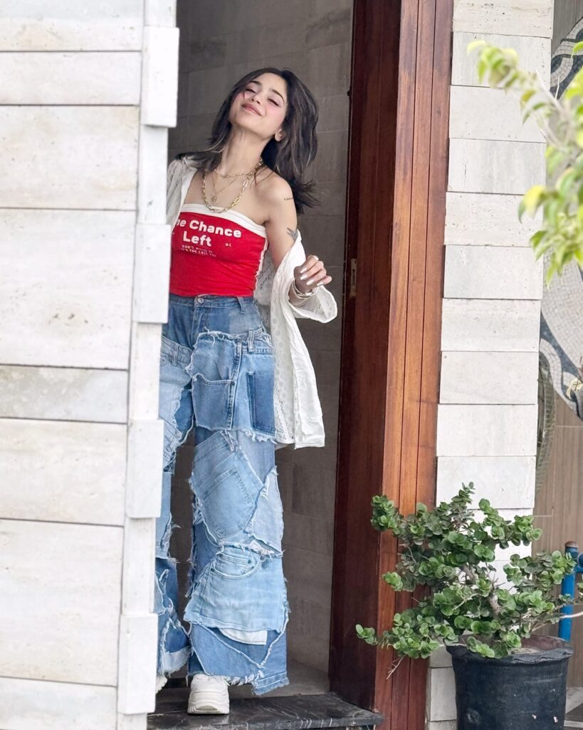 Latest Look of Aima Baig Does Not Impress Fans