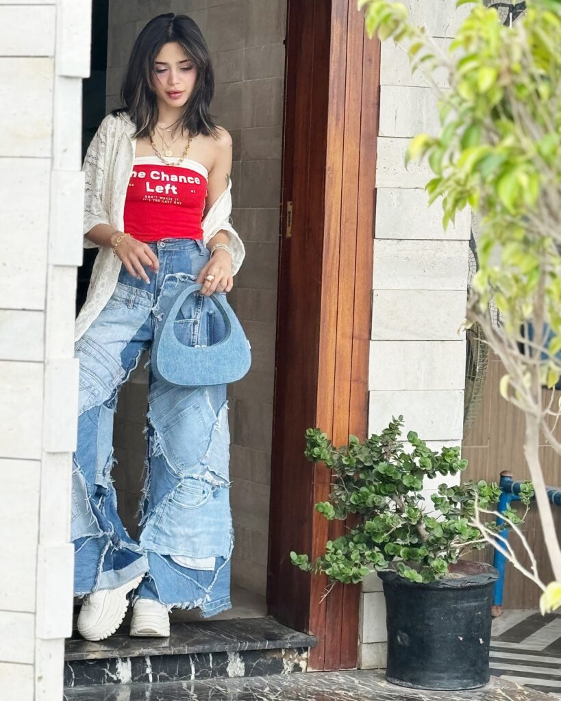 Latest Look of Aima Baig Does Not Impress Fans