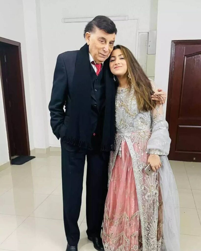 Memorable Pictures of Father Shared by Shagufta Ejaz's Children