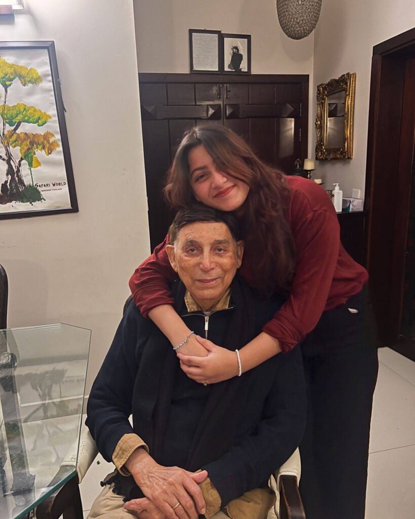 Memorable Pictures of Father Shared by Shagufta Ejaz's Children
