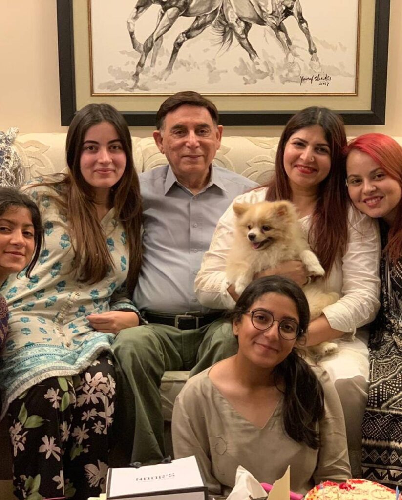 Memorable Pictures of Father Shared by Shagufta Ejaz's Children