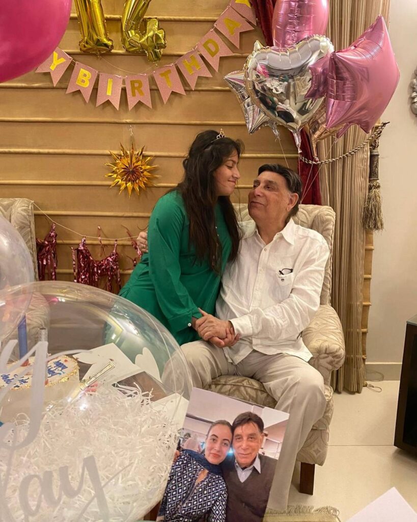 Memorable Pictures of Father Shared by Shagufta Ejaz's Children