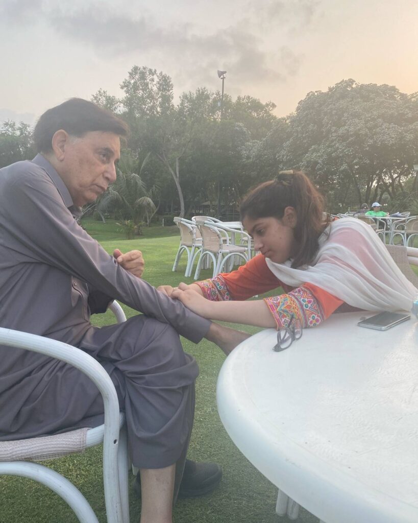 Memorable Pictures of Father Shared by Shagufta Ejaz's Children