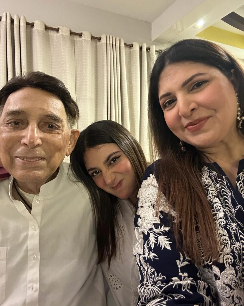 Memorable Pictures of Father Shared by Shagufta Ejaz's Children