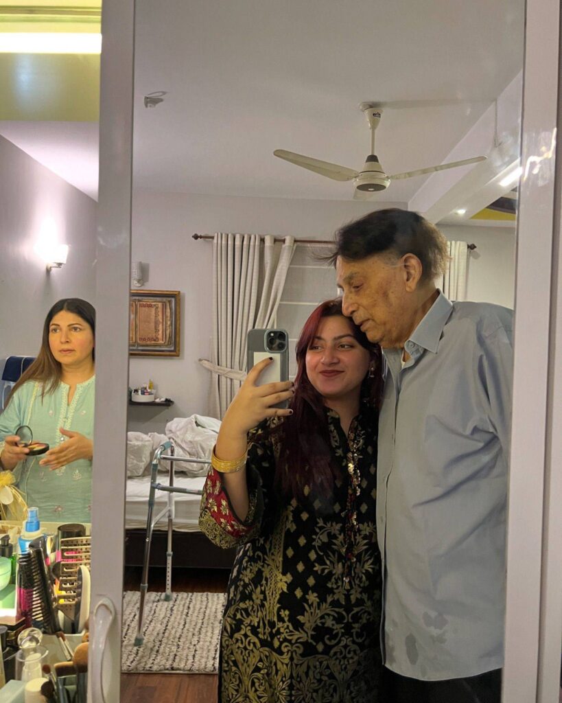 Memorable Pictures of Father Shared by Shagufta Ejaz's Children