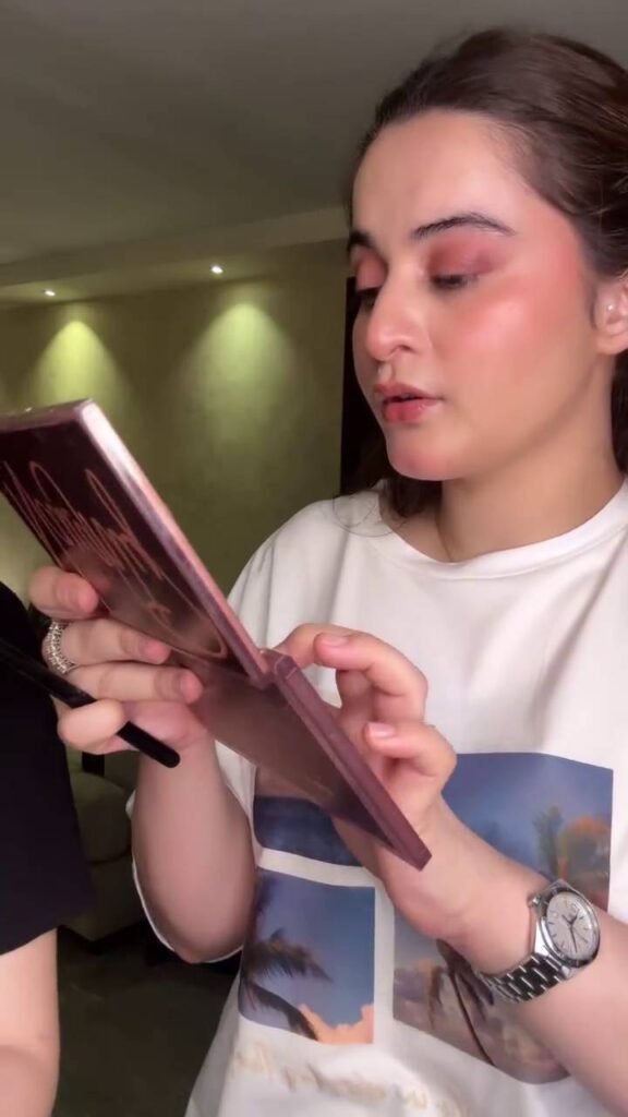 Minal Khan & Aiman Khan Provide a Simple Makeup Tutorial