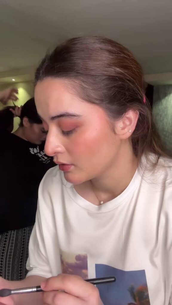 Minal Khan & Aiman Khan Provide a Simple Makeup Tutorial