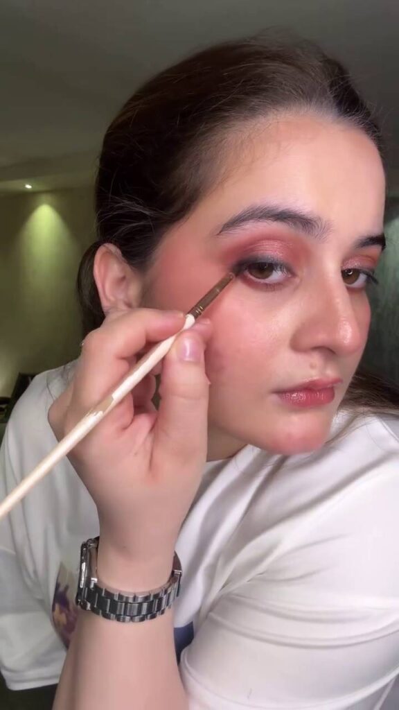 Minal Khan & Aiman Khan Provide a Simple Makeup Tutorial