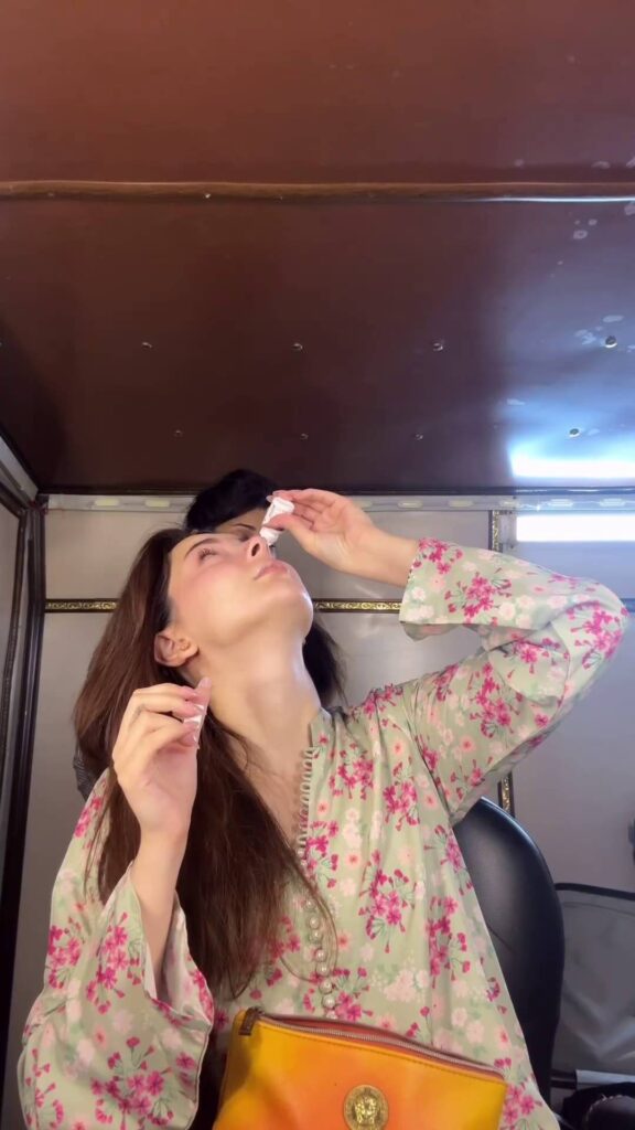 Video Of Sharjeena's Makeover for Kabhi Main Kabhi Tum Is Shared by Hania Aamir
