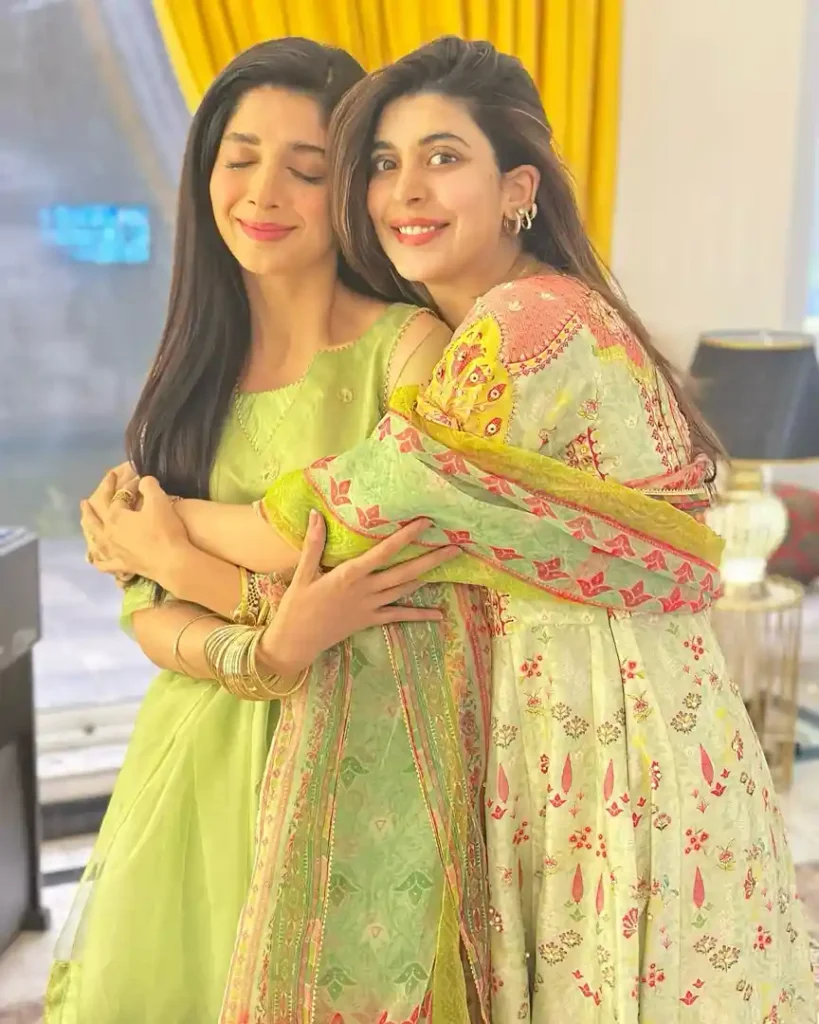 New Pictures Of Urwa And Mawra Hocane With Their Parents