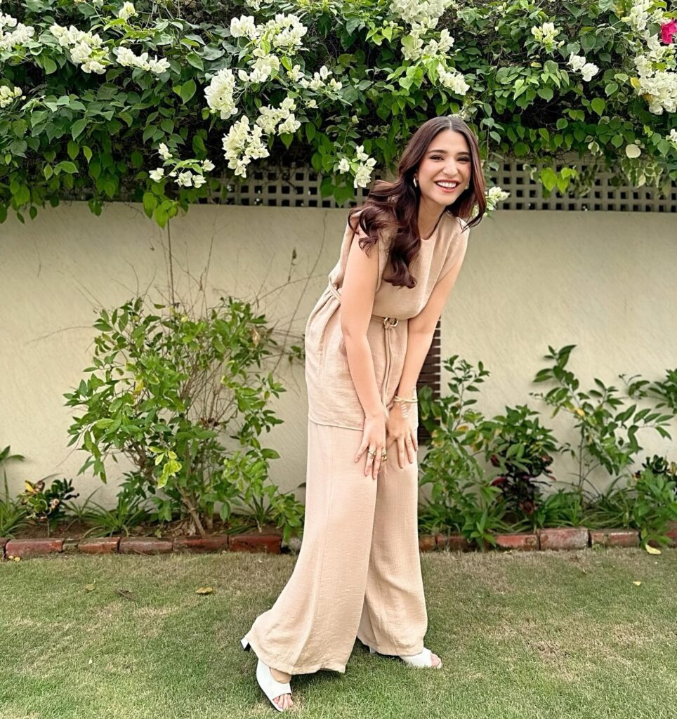 Ramsha Khan Cast of Nadaan, Schedule & Timings