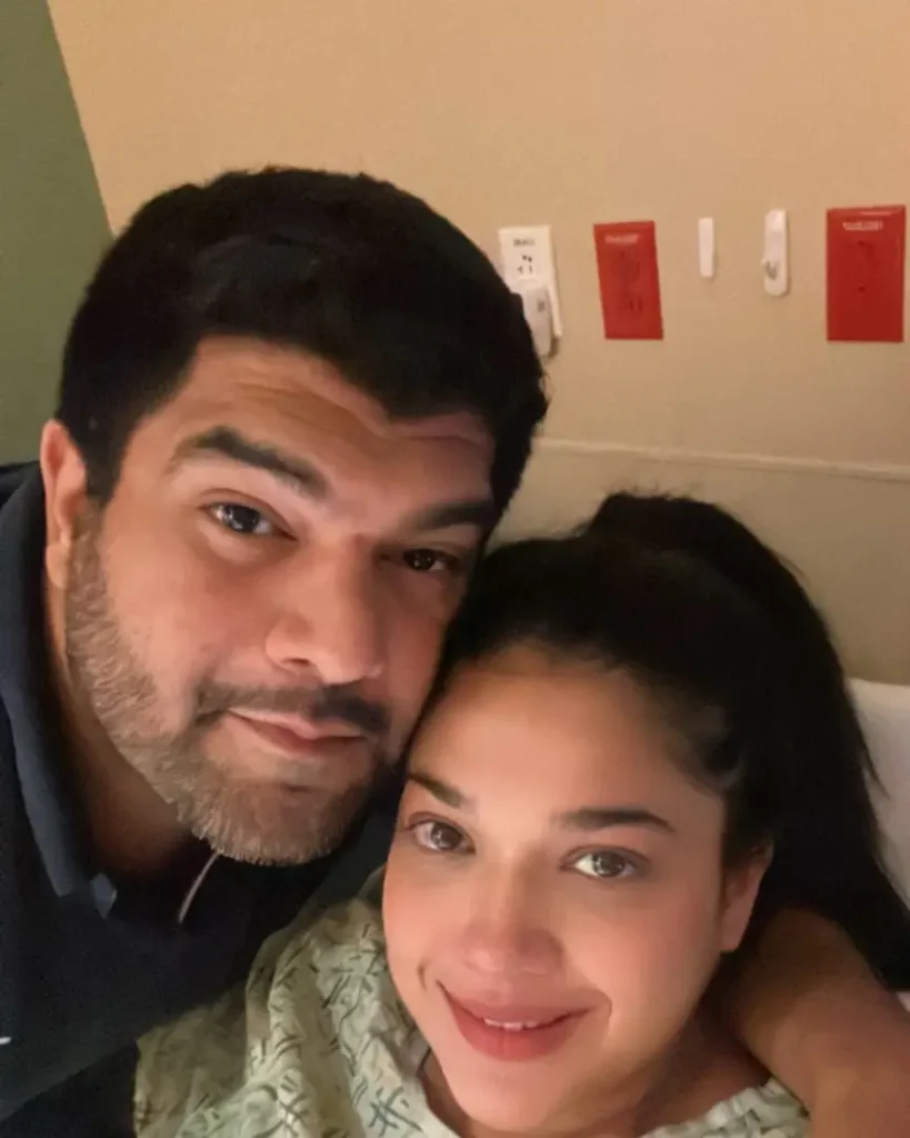 Sanam Jung's Recent Pictures With Her Mother & Husband