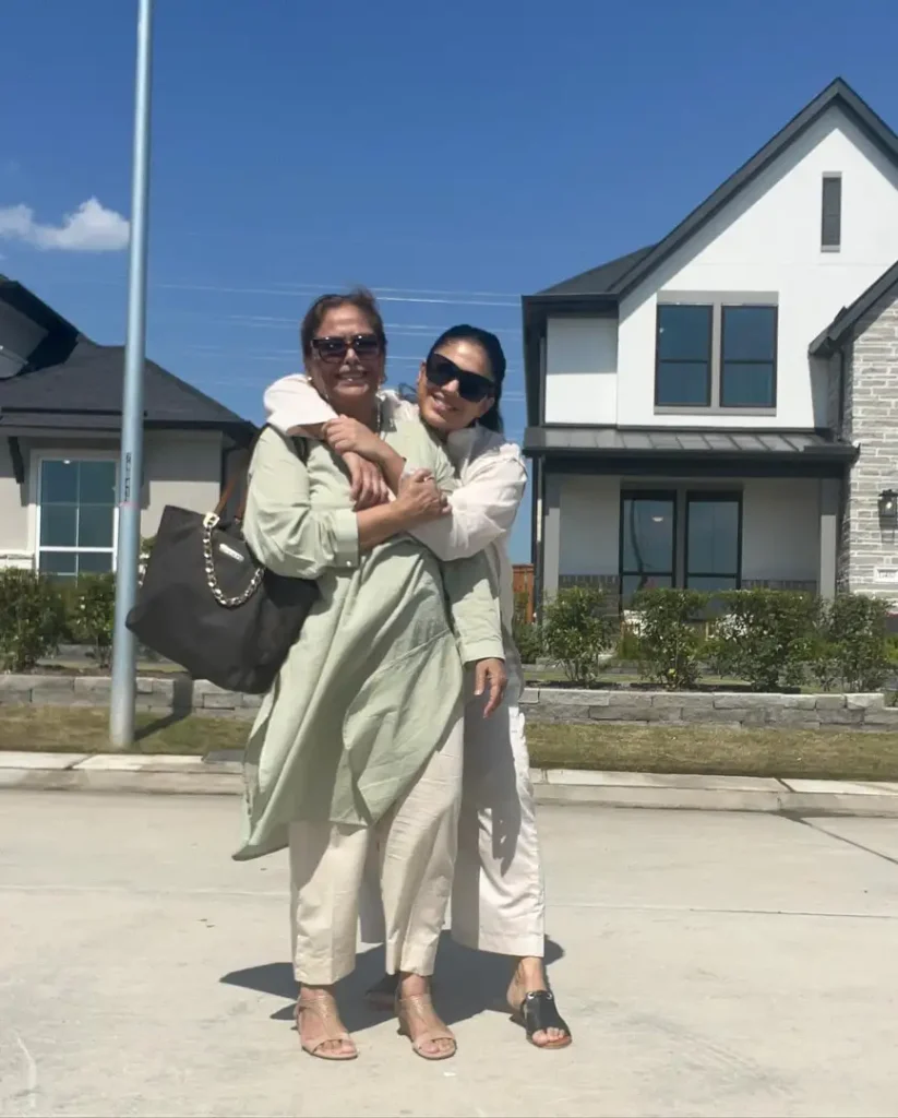 Sanam Jung's Recent Pictures With Her Mother & Husband