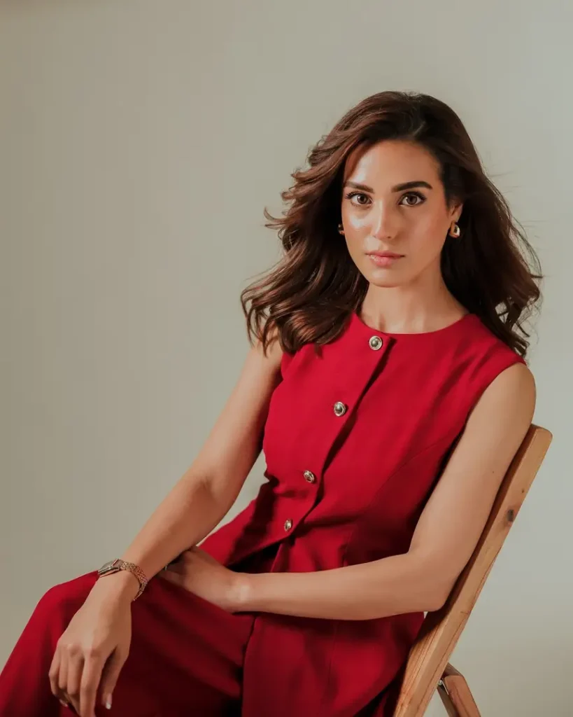 Iqra Aziz's Latest Gorgeous Family Pictures