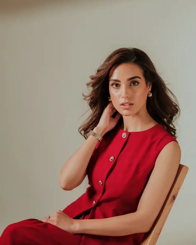 Iqra Aziz's Latest Gorgeous Family Pictures