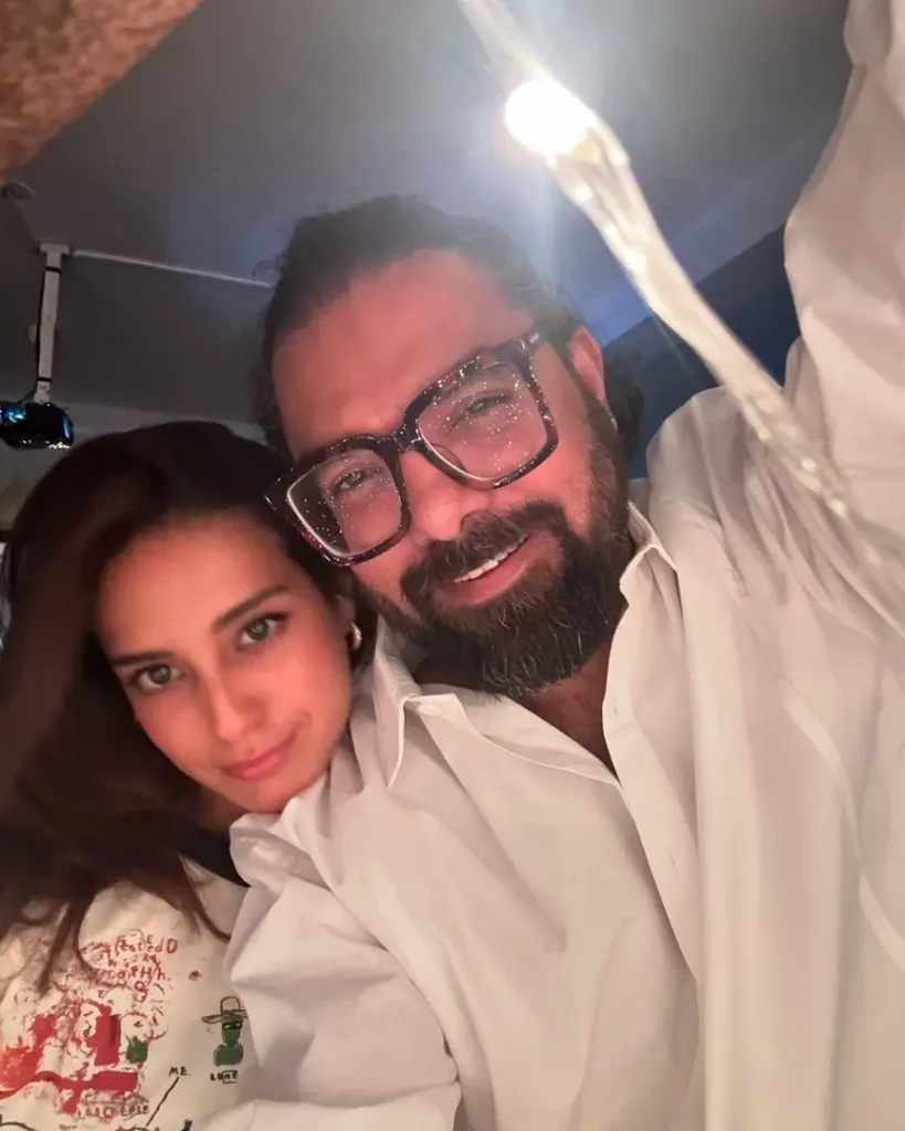 Iqra Aziz's Latest Gorgeous Family Pictures