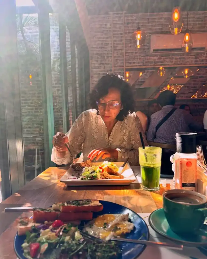 Iqra Aziz's Latest Gorgeous Family Pictures