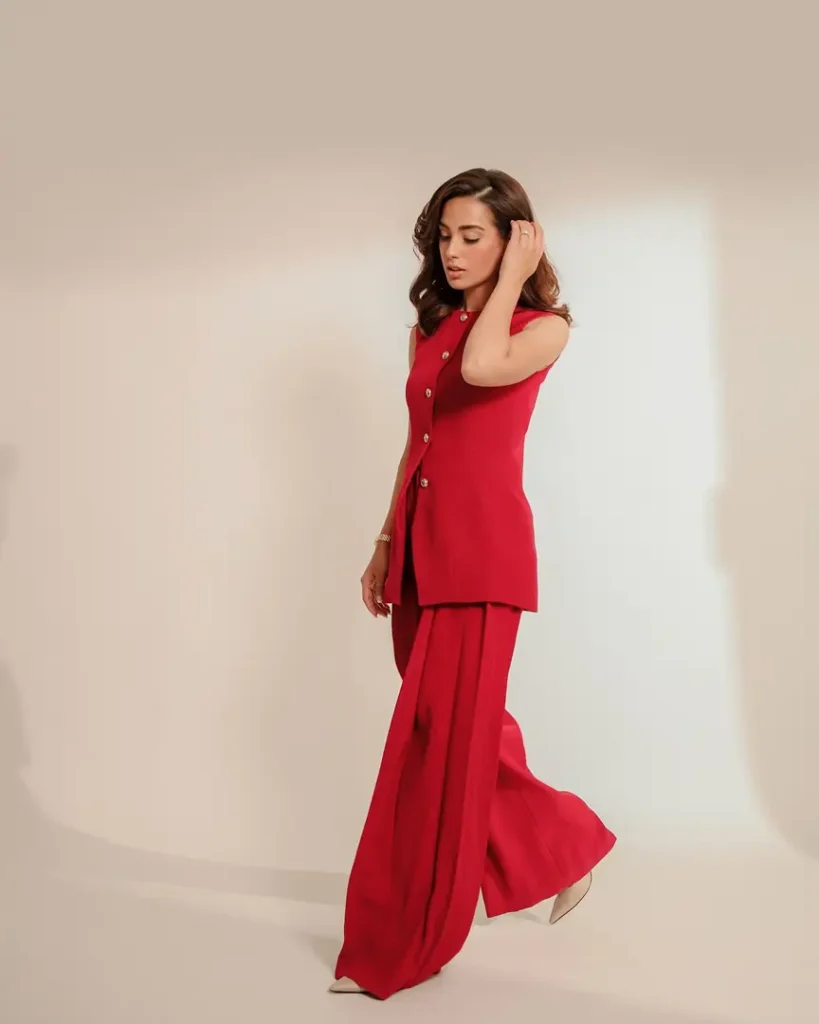 Iqra Aziz's Latest Gorgeous Family Pictures
