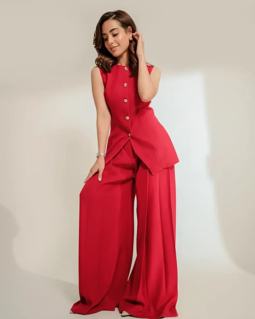 Iqra Aziz's Latest Gorgeous Family Pictures