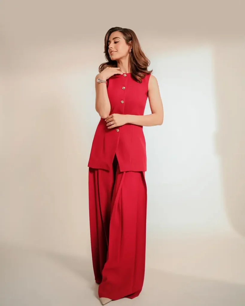 Iqra Aziz's Latest Gorgeous Family Pictures