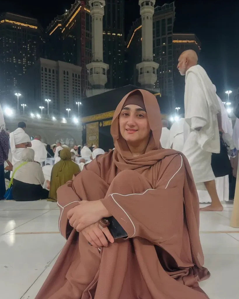 Nimra Mehra, singer, performs Umrah