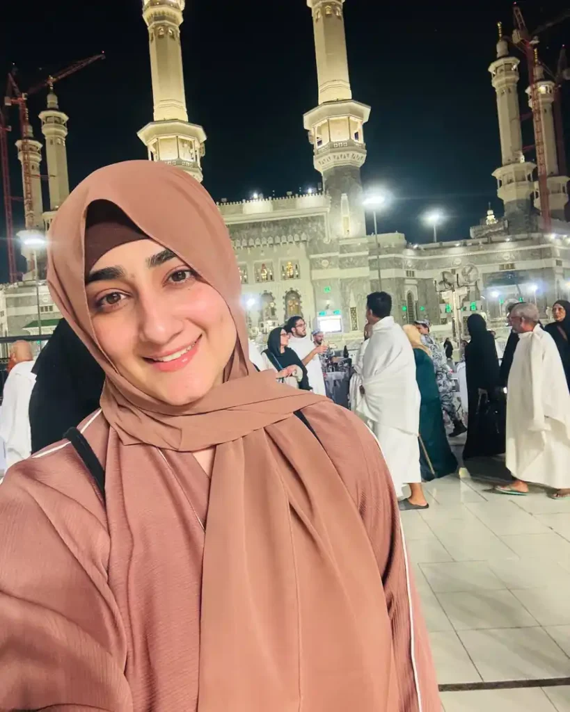 Nimra Mehra, singer, performs Umrah