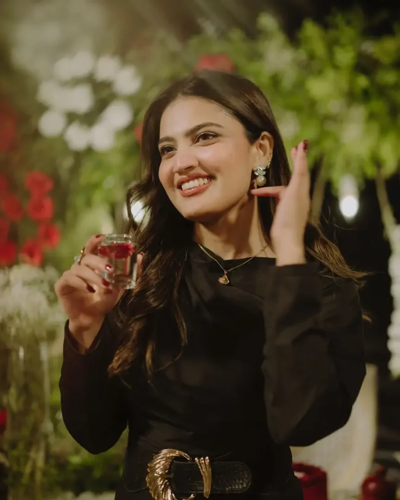 Iqra Kanwal Enjoys A Romantic Wedding Anniversary Celebration