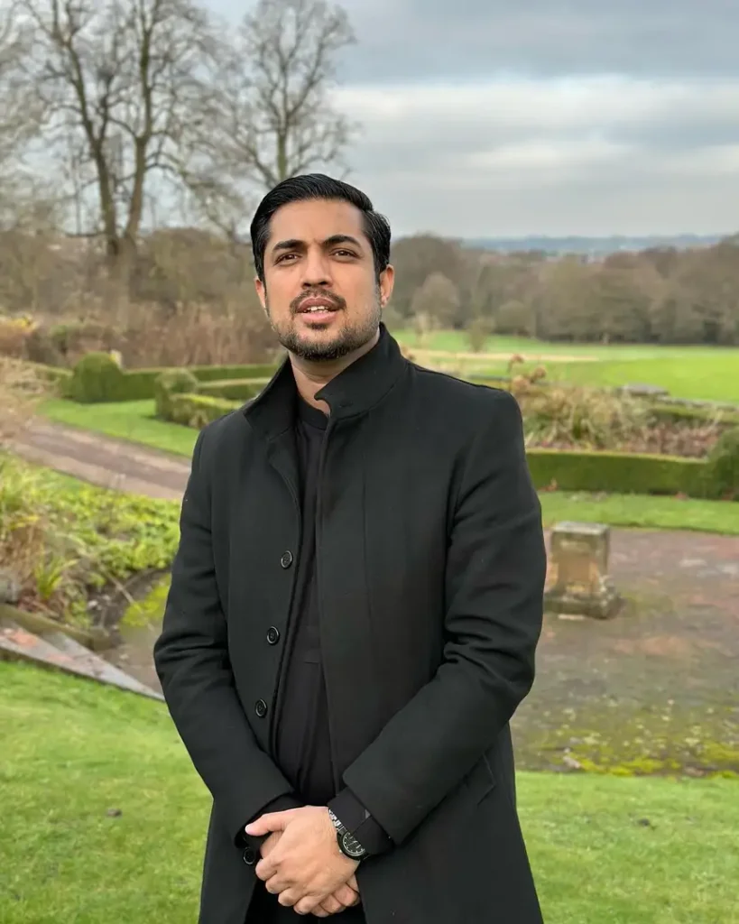 Aroosa Iqrar & Iqrar Ul Hassan's Latest Pictures From The UK