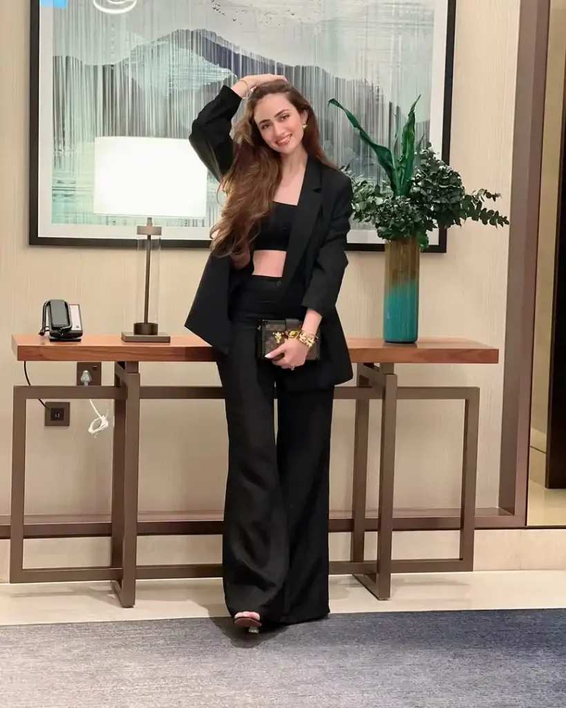 Fans Are Criticizing Sana Javed's Recent Pictures