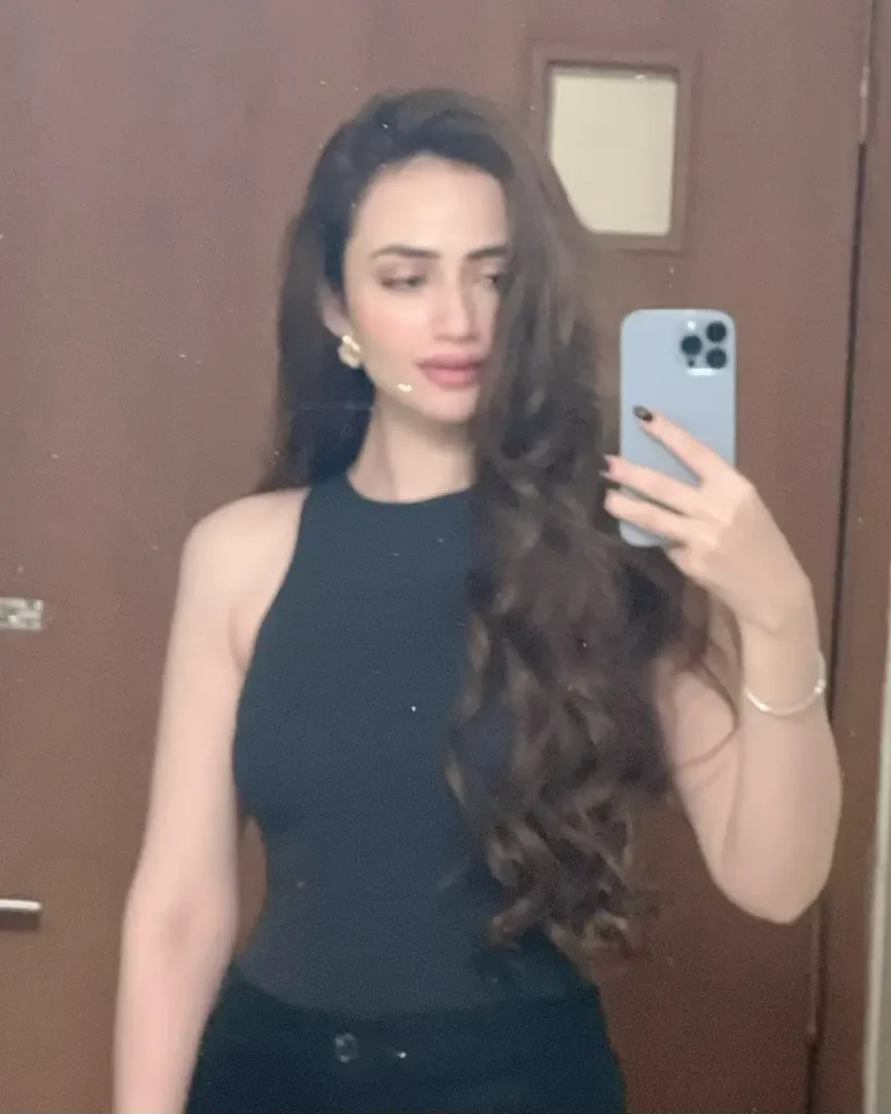 Fans Are Criticizing Sana Javed's Recent Pictures