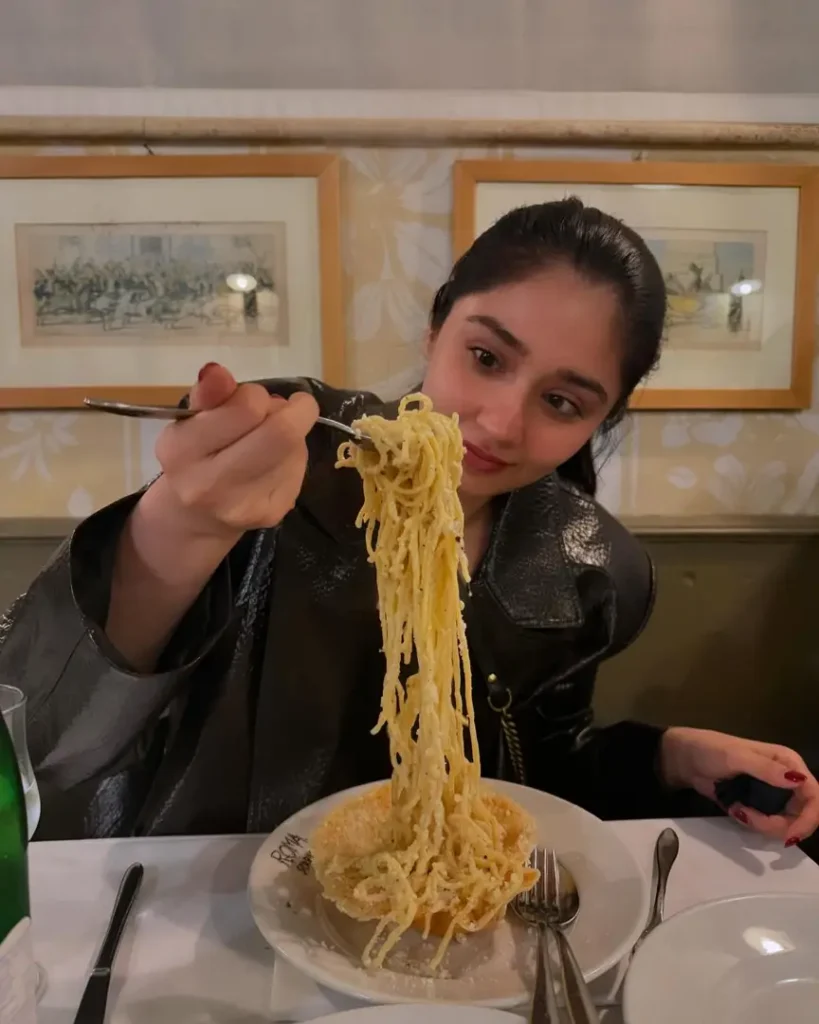 Gorgeous Pictures from Durefishan Saleem's Trip to Italy