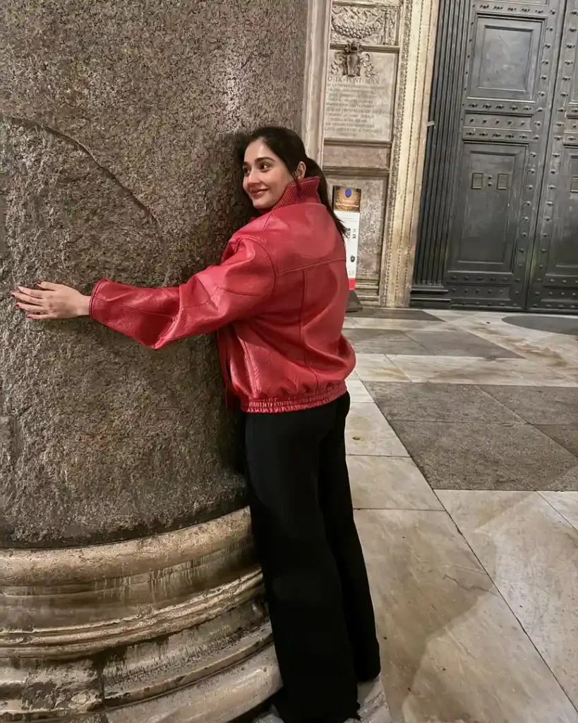 Gorgeous Pictures from Durefishan Saleem's Trip to Italy