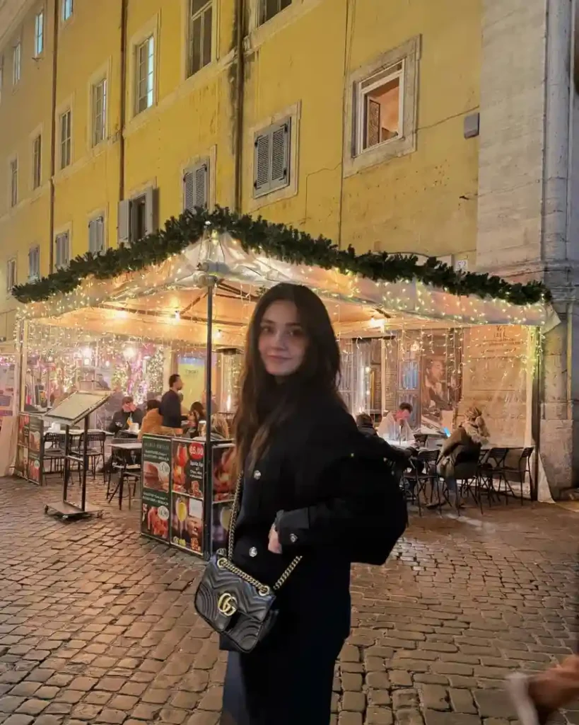 Gorgeous Pictures from Durefishan Saleem's Trip to Italy