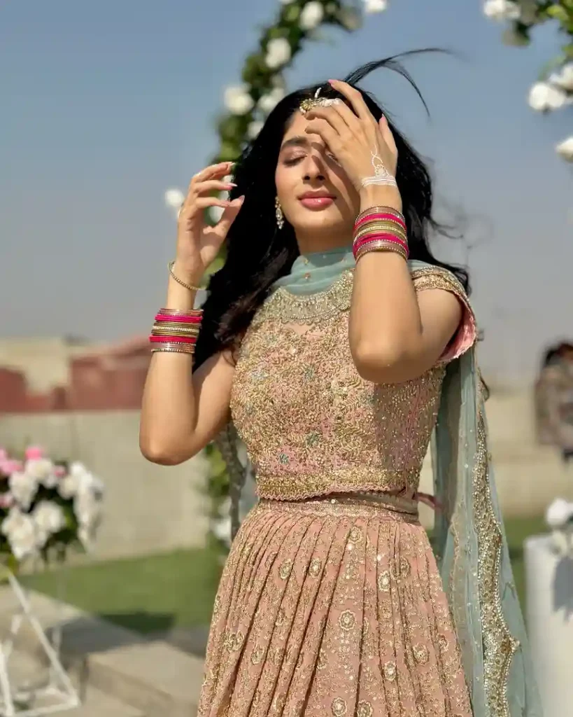 Mawra Hocane Posts Bts Pictures With Zaviyar Nauman Ijaz & Ameer Gillani