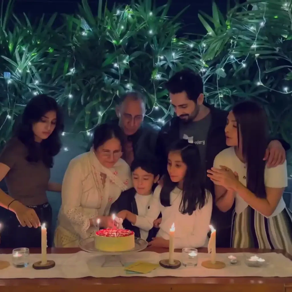 Mother's Birthday Is Celebrated By Ayeza Khan & Her Family